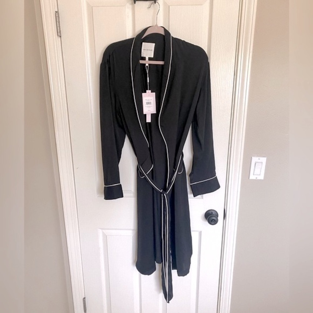 Avec Les Filles Black Robe - Picture 2 of 7